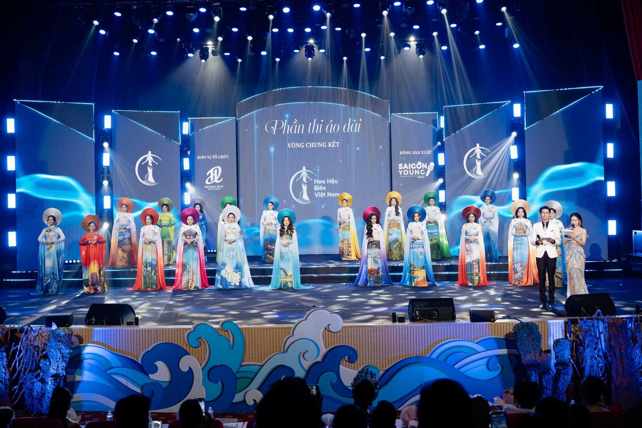 Áo dài Thanh Tuyền MC: “Sợi chỉ đỏ” kết nối văn hóa và nhan sắc tại Hoa hậu Biển Việt Nam 2025