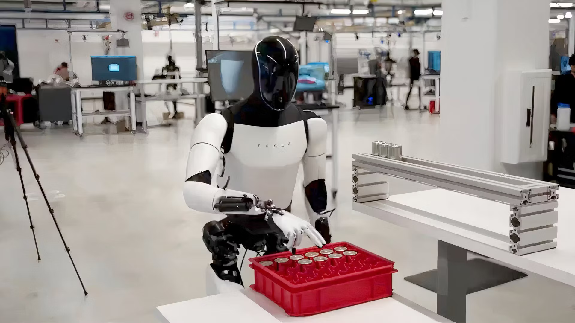 Tỷ phú Elon Musk: “Robot sẽ sớm nhiều hơn con người”