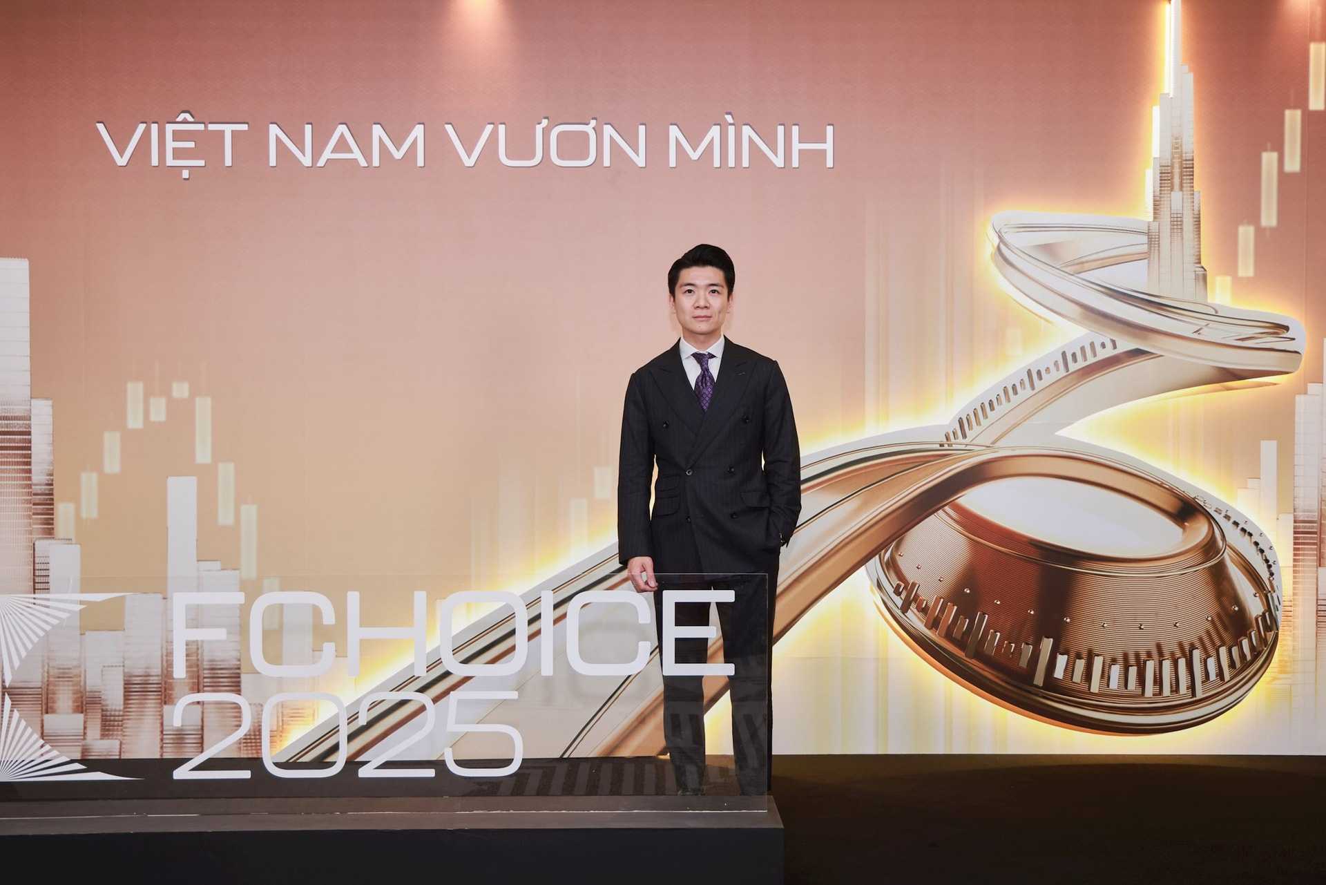 Lễ vinh danh FChoice 2025 quy tụ nhiều gương mặt VIP, hiến kế đón cơ hội đầu tư 2026