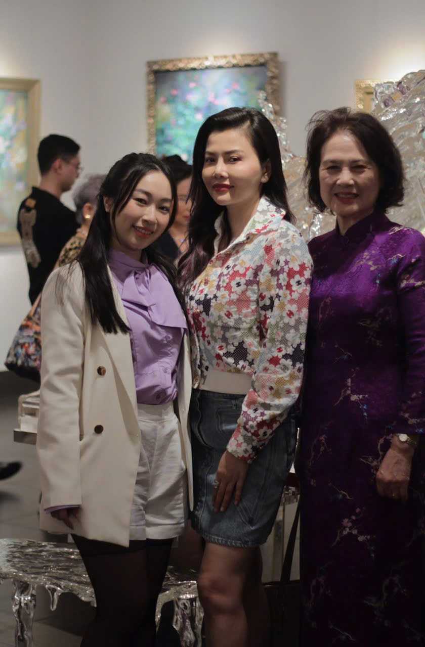Giấc mơ di sản trong “Mộng giữa chiều hoa” của họa sĩ Lê Trang