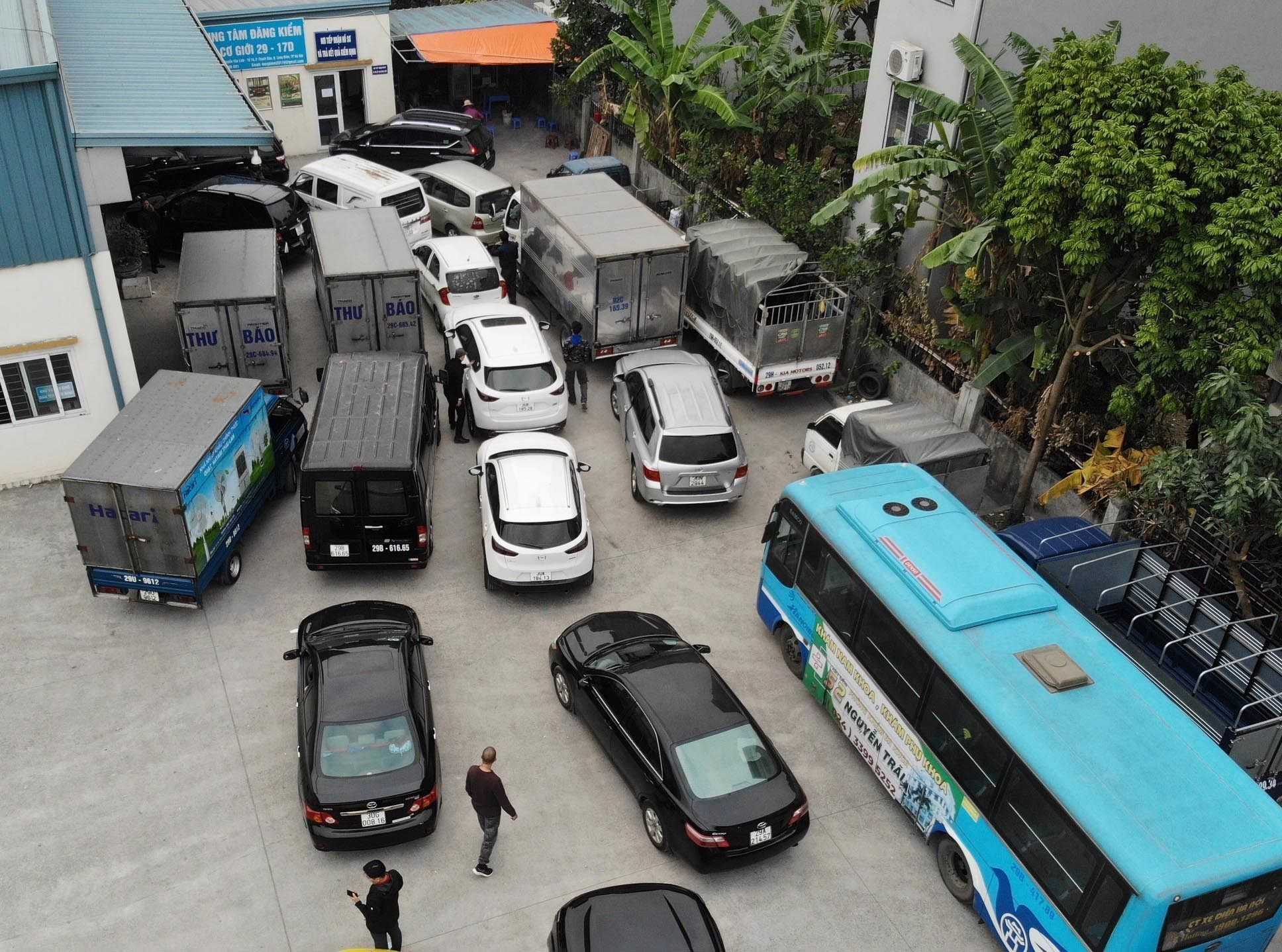 Đăng kiểm ô tô cao điểm cận Tết vẫn thông suốt