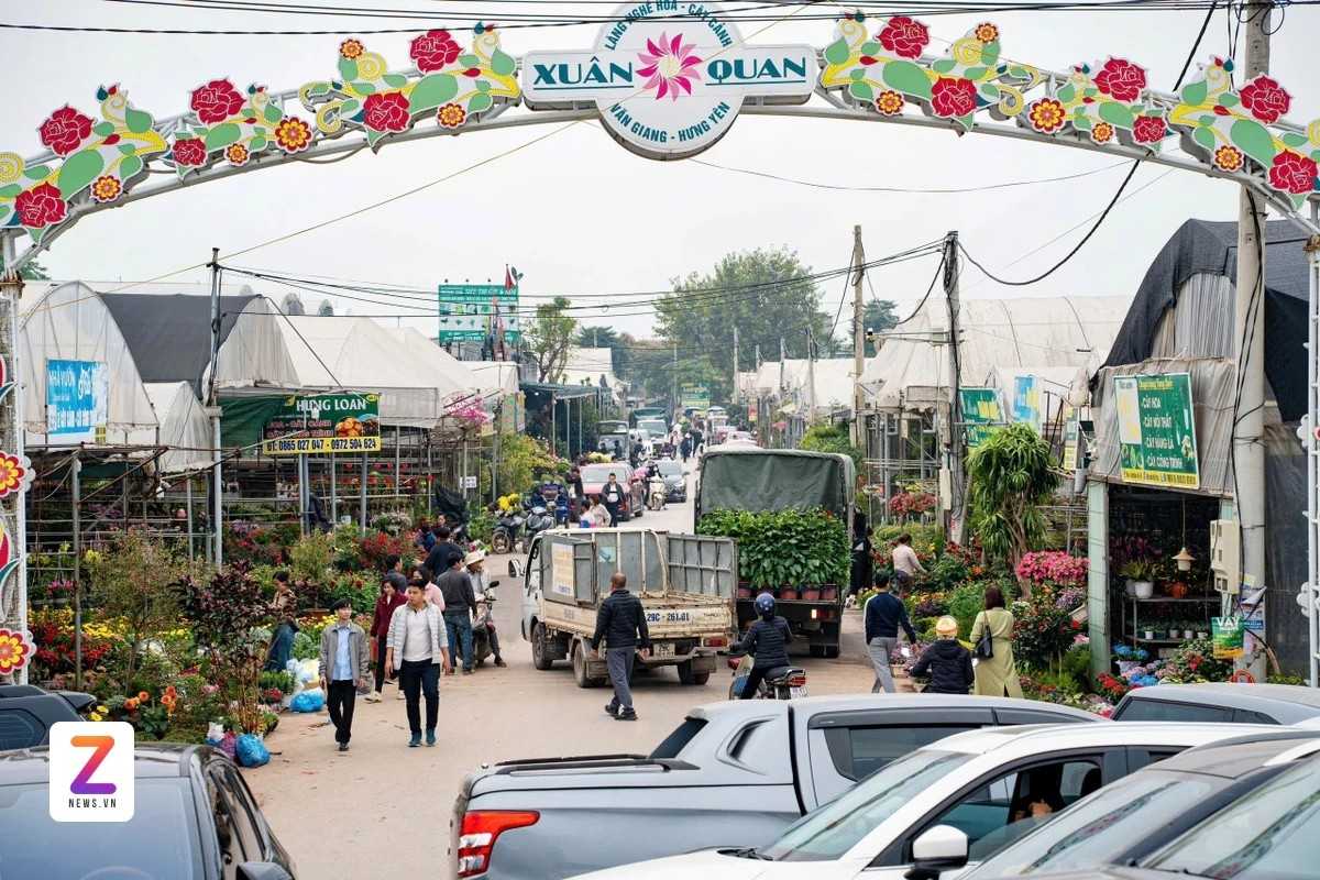 Chi cả trăm triệu đồng chơi hoa Tết
