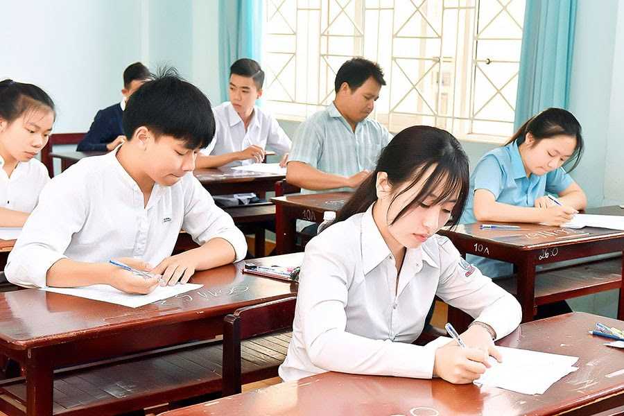 Nhiều thí sinh chờ đợi đề minh họa để định hướng ôn tập, song Bộ GD-ĐT sẽ không công bố đề minh họa thi tốt nghiệp THPT năm 2026, do cấu trúc và mức độ đề thi tiếp tục được giữ ổn định như năm trước.