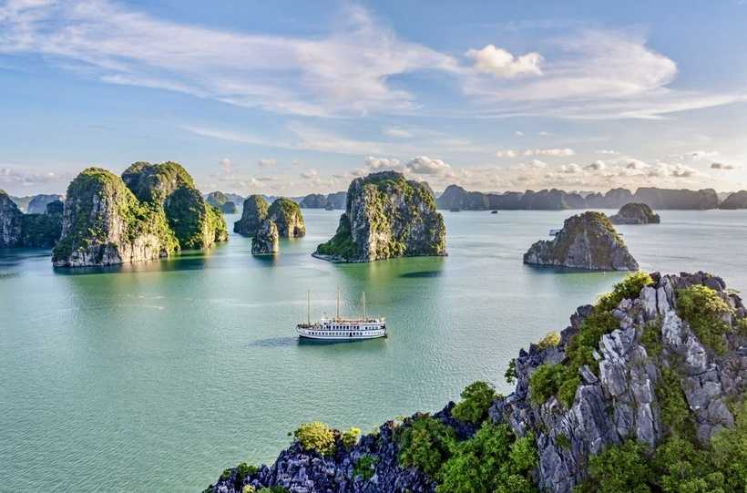 Quảng Ninh: Vịnh Bái Tử Long lọt Top 7 kỳ quan bậc nhất Đông Nam Á
