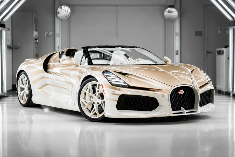 Cận cảnh siêu xe Bugatti W16 Mistral La Perle Rare của đại gia Canada