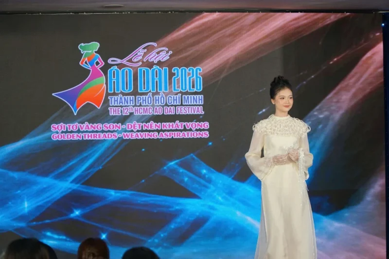 Lễ hội áo dài Thành phố Hồ Chí Minh lần thứ 12 mang chủ đề “Sợi tơ vàng son – Dệt nên khát vọng”