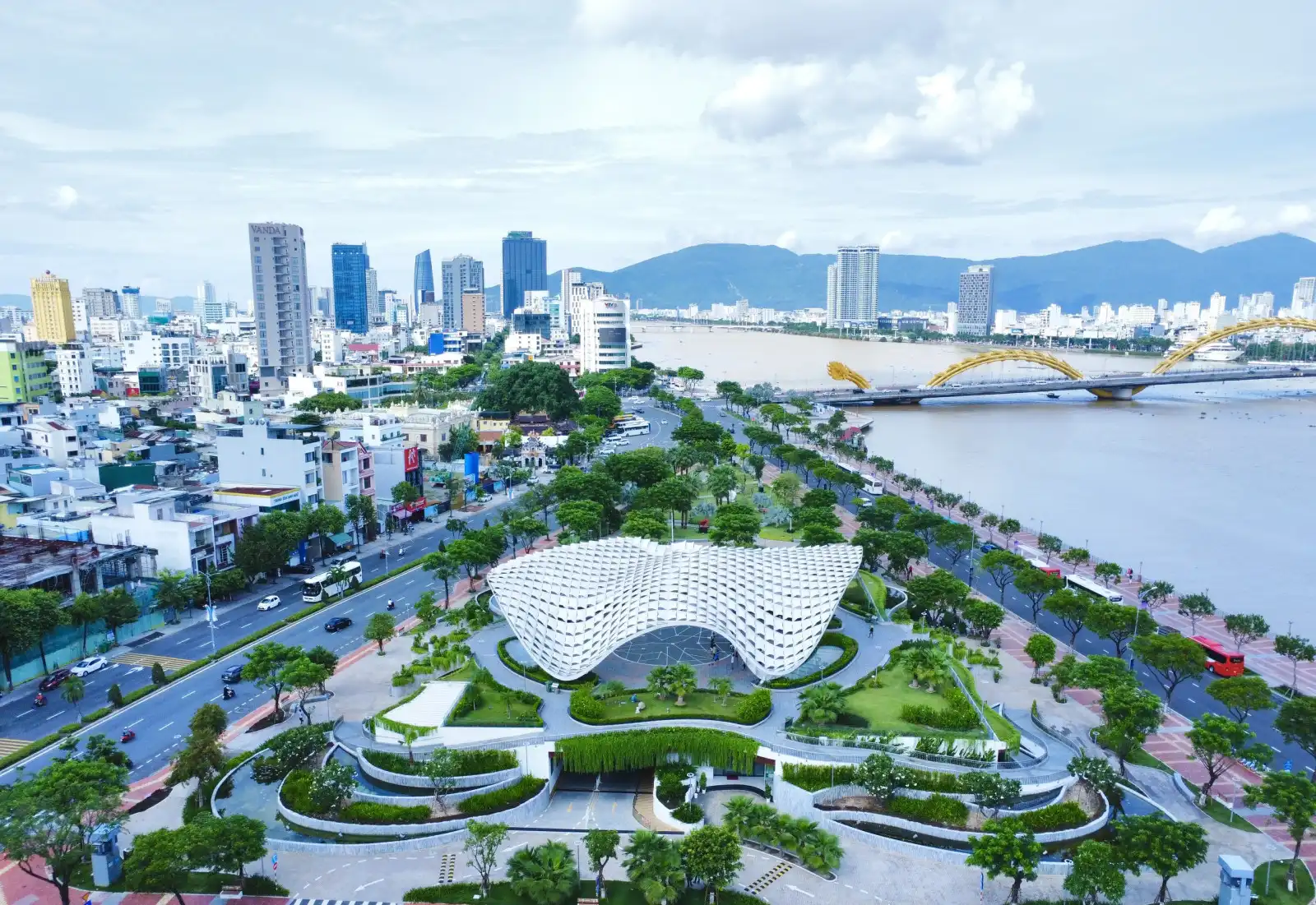 AI và drone sẽ “không thể thiếu” trong đô thị thông minh của Việt Nam