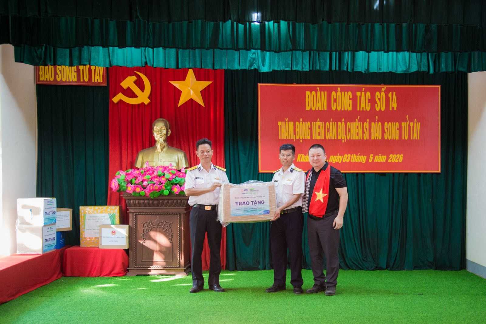 Chuyến tàu mang theo niềm tin xanh